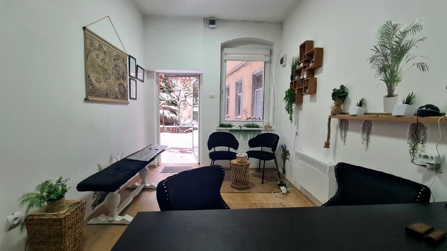 Spațiu elegant, la cheie, în centrul istoric al Brașovului – birou - agentie