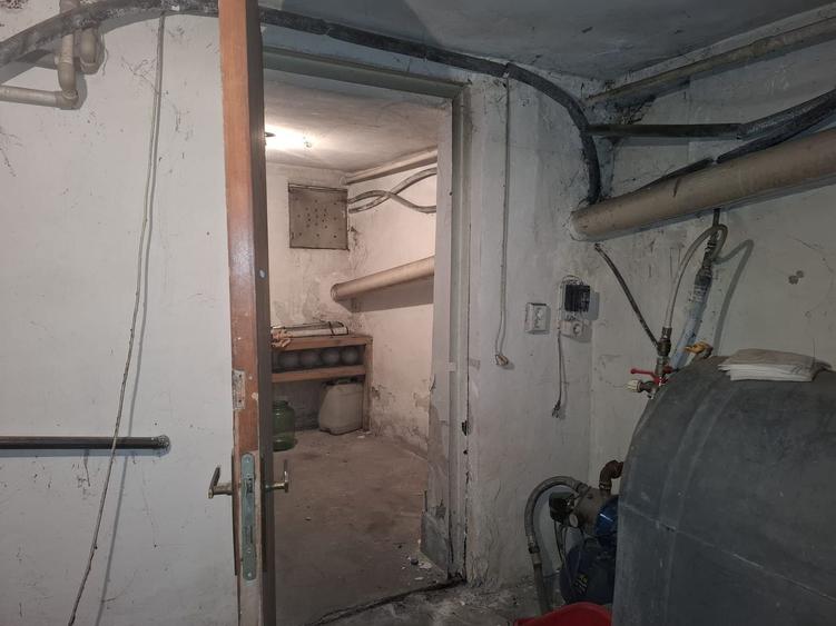 URGENT!, TEREN IN PROPRIETAE, RENOVATA IN 1996, NEGOCIABIL