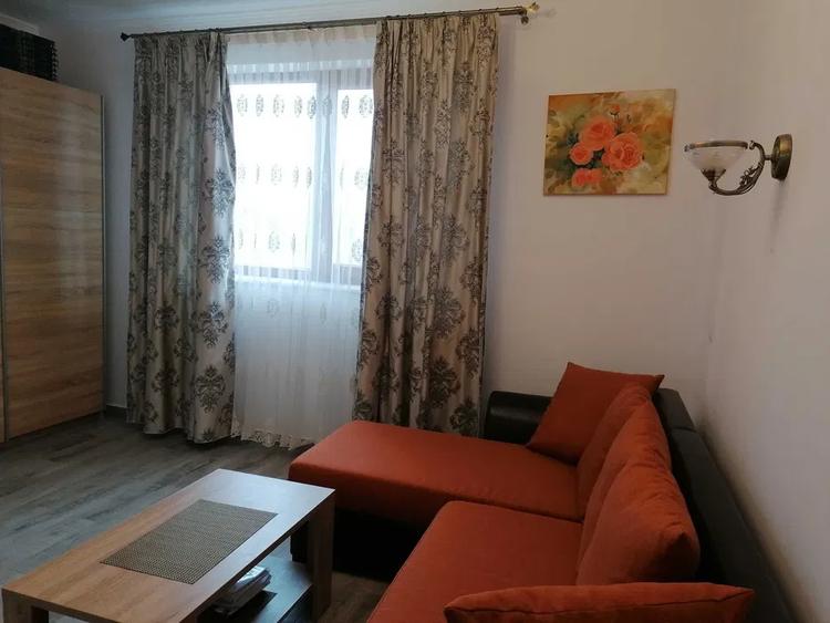 Apartament de închiriat la casa | 2 camere | Zona - Centrală | Parcare