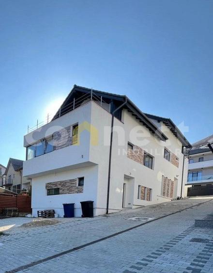 Duplex modern cu priveliste