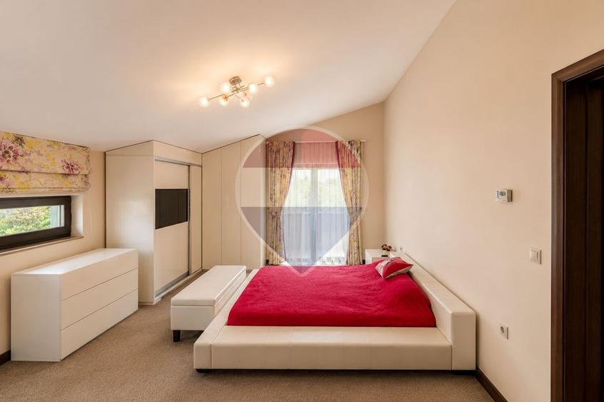Vila cu piscina, 6 camere, 254mp utili, 815mp teren, com. Berceni