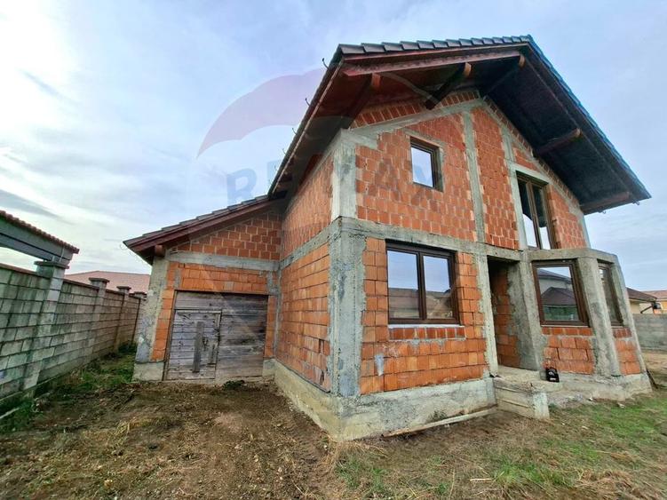 Casă în Vladimirescu, 5 camere,  garaj, 1000 mp teren. Comision 0%.