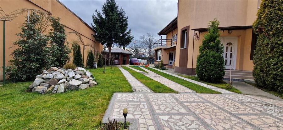 Casa cu 912mp teren 5 camere strada asfaltata