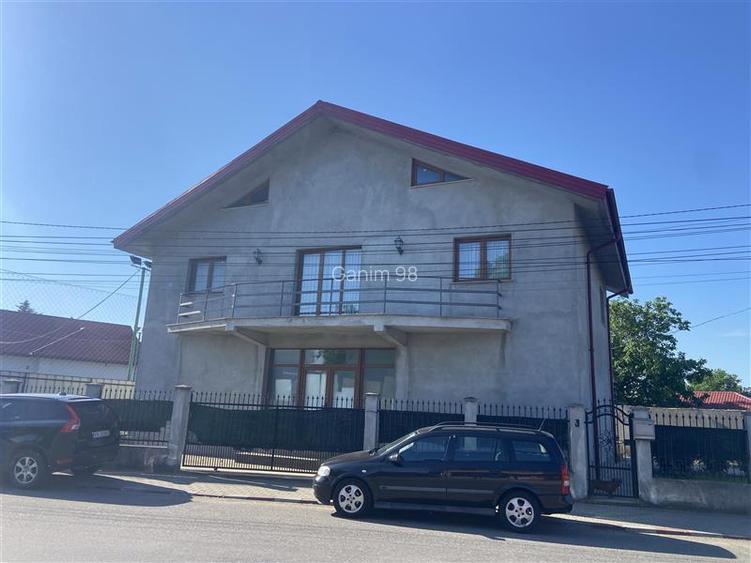 Casa de vanzare in Golesti , parter+etaj + mansarda , suprafata casa 383 mp, pos - 3