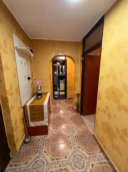 Apartament 4 camere, 2 grupuri sanitare, zona Crângași, 6 minute de metrou