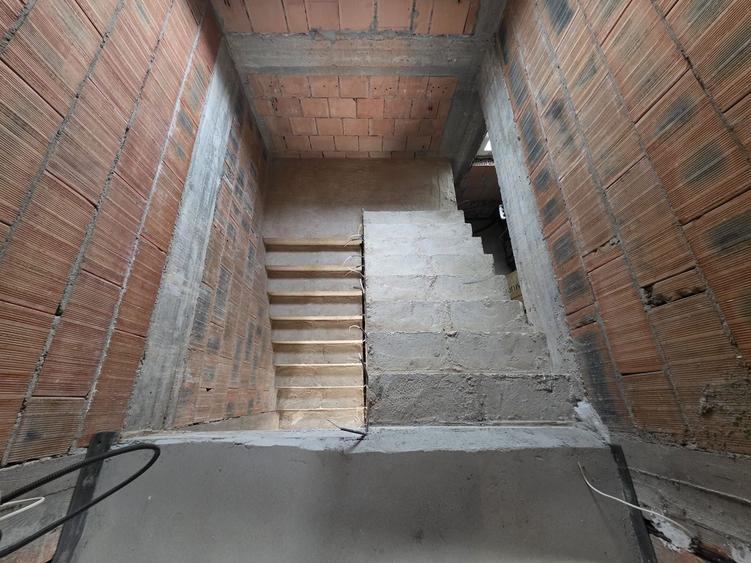 Vilă individuală în Tunari – 5 camere, curte privată