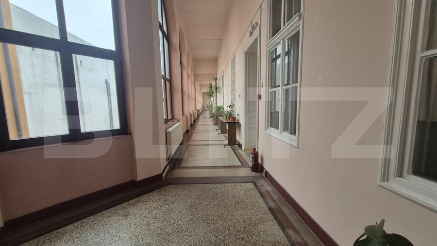 Birou de inchriat, 93 mp, zona Ultracentrala, cladire autorizata PSI