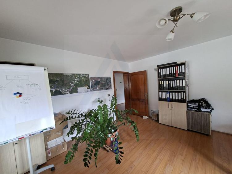 Spatiu birouri casa individuala curte proprie 9 birouri Selimbar