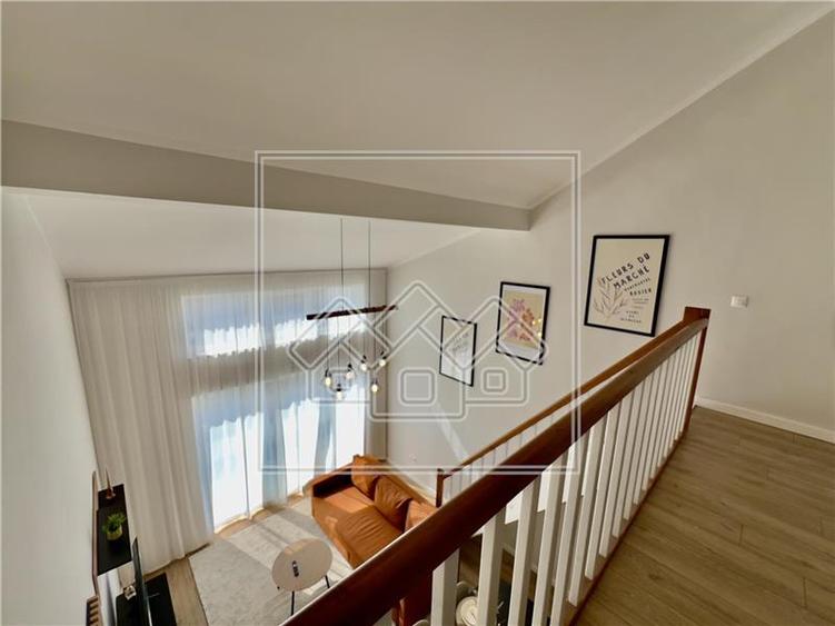 Penthouse mobilat complet, 4 camere si balcon, intabulat