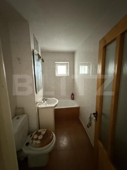 Apartament cu 3 camere, decomandat, zona George Enescu