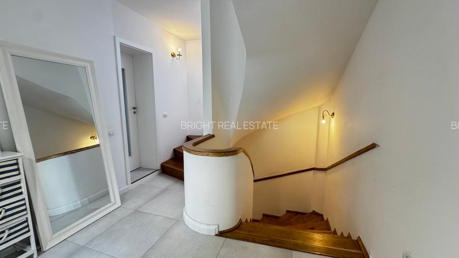 Casa de vanzare tip duplex- proprietate exclusiva in Centru vechi -curte privata - 25