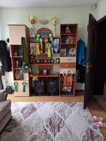 Vand in Unirii,casa cu etaj,5 camere singur in curte strada Marului,teren 1960mp