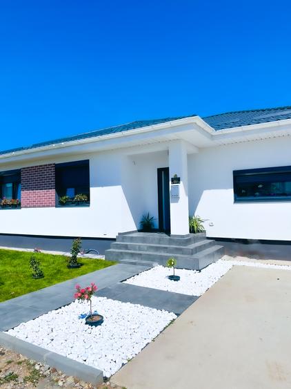 CASA FINALIZATA - INDIVIDUALA – 4 CAMERE – BALOTESTI