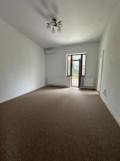 Casa D+P 120 mp curte 40 m