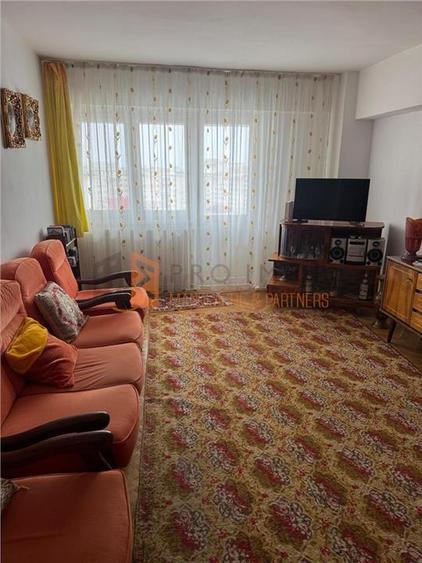 Apartament 3 camere cf 1 decomandat zona Centru