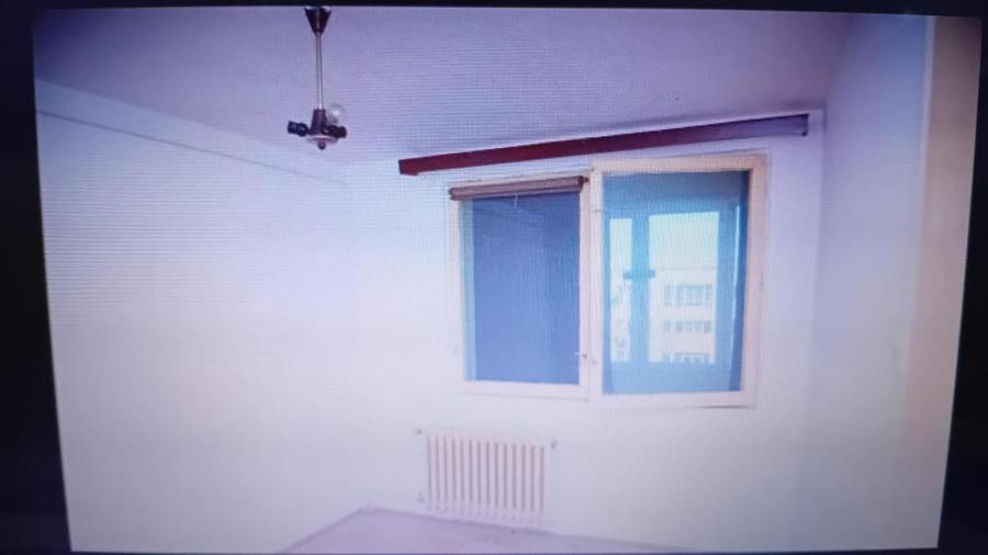 5 min Parc IOR 2 camere insorit Cf.1 cu balcon etaj superior pe mijloc