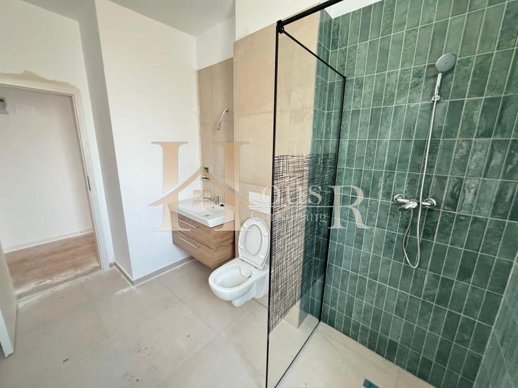 Apartament cu bucatarie inchisa la etajul 1. Decomandat !