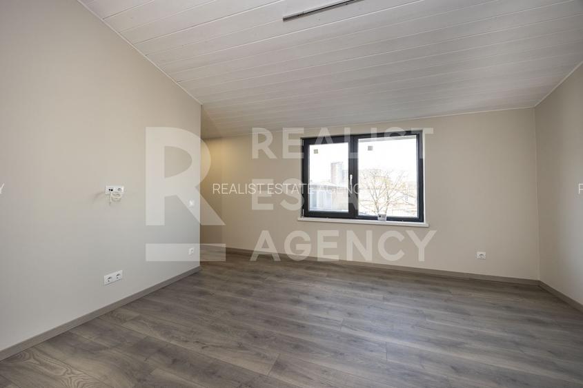 Vilă 8 camere, potrivită pentru birouri, echipe IT, avocați,zona 1 Mai - 41