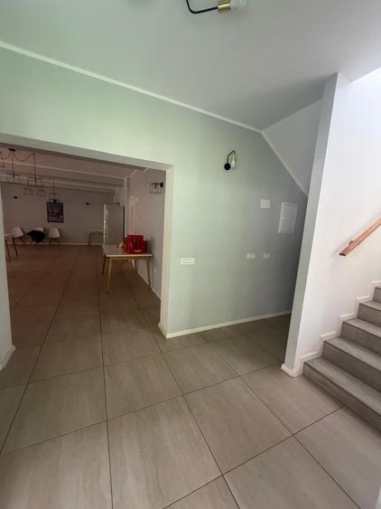 Pensiune Exclusivistă 400 mp, Sală Evenimente 130 mp și Curte 1200 mp