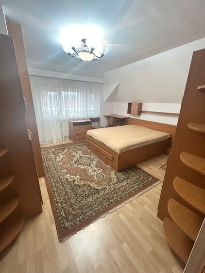 Pantelimon-Fundeni / Apartament 3 cam in vila / Loc de parcare-Curte