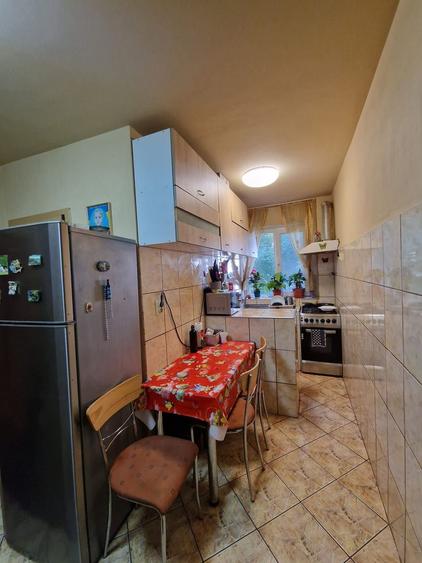 Apartament 3 camere, etaj intermediar, zona Șagului – Dâmbovița