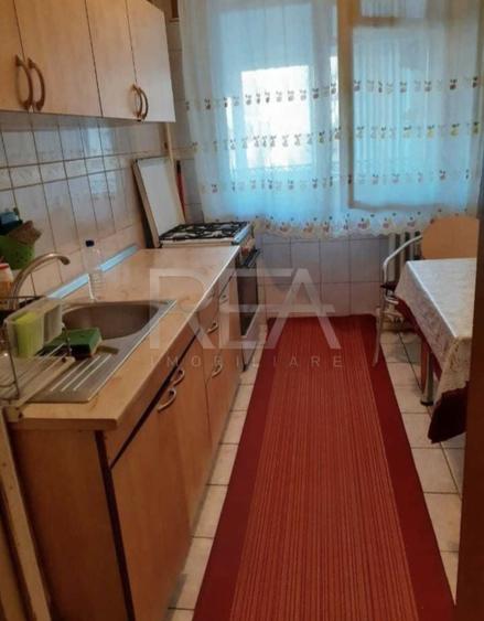 3 camere, et 1/9, anvelopat, 71 mp-Apusului