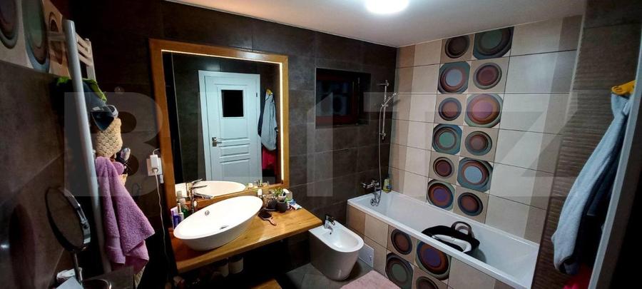 Casa 5 camere, IZVOR