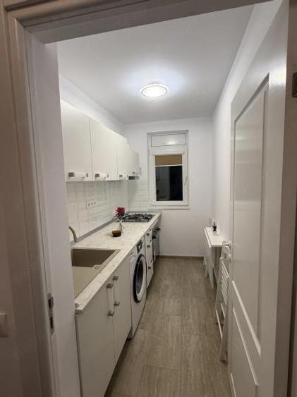 Apartament 2 camere etaj 4 calea Grivitei vedere pe spate metrou Gara de Nord