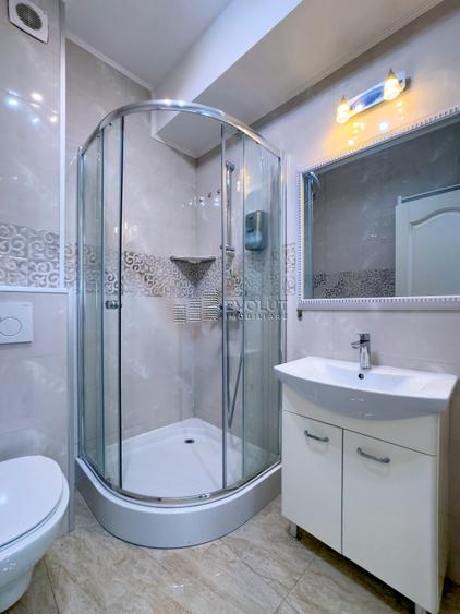 Mamaia Central- apartament 3 camere frontal lac