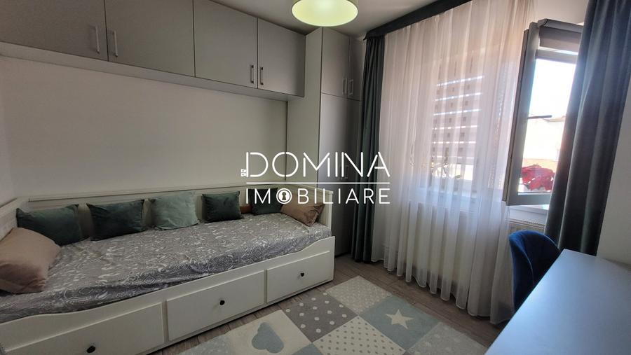 Vânzare apartament 4 camere, decomandat, strada Victoriei – central