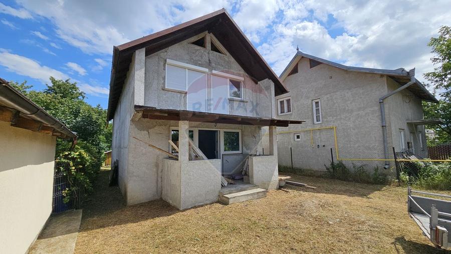 Casă / Vilă, teren 1700mp, în Lisaura-Ipotești, Suceava
