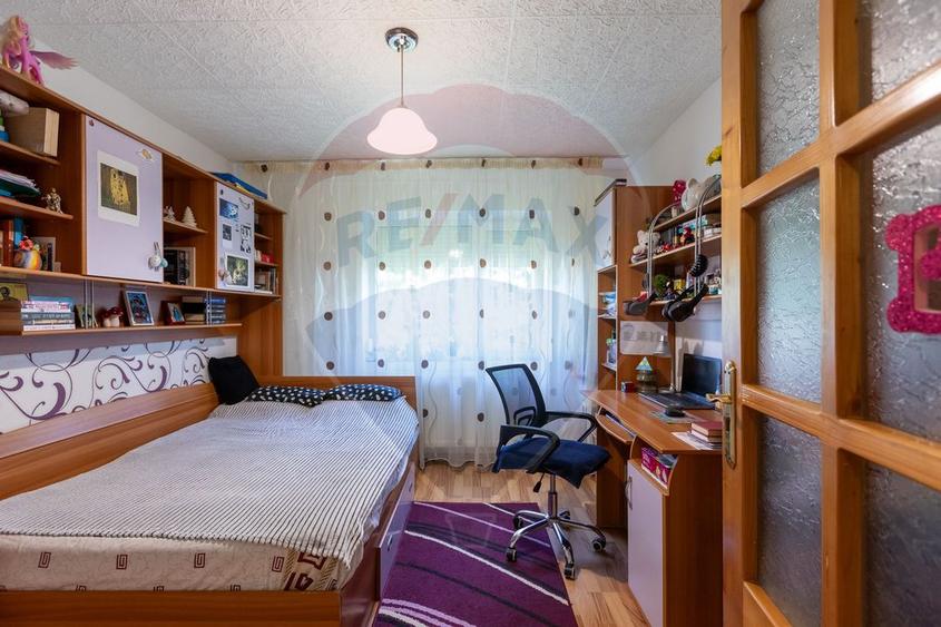 Apartament de vanzare cu 4 camere decomandat, Aleea Ghioceilor