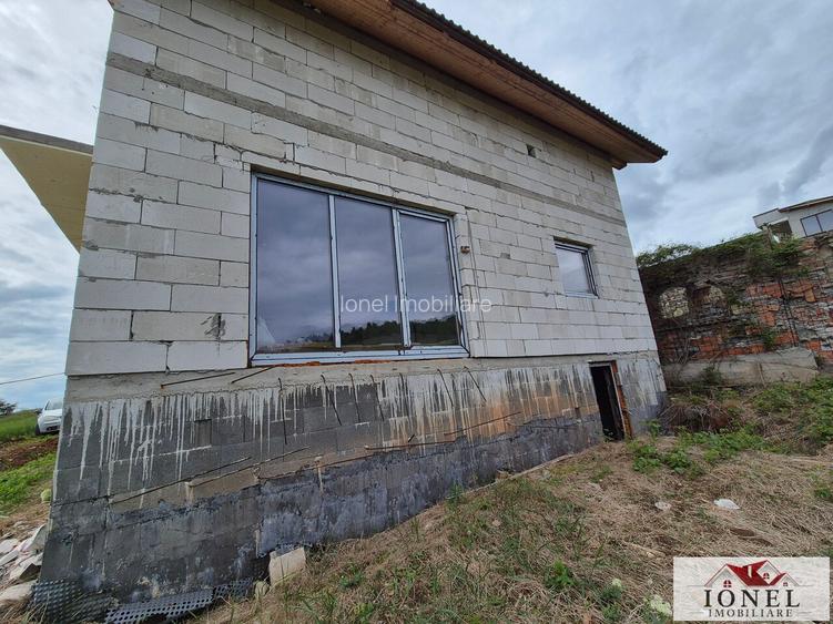 Casa la rosu de vanzare in Alba Iulia - 2