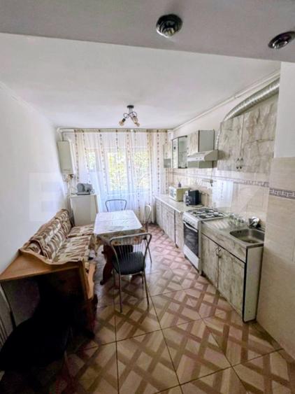 Apartament - 3 camere - etaj intermediar, zona Lama
