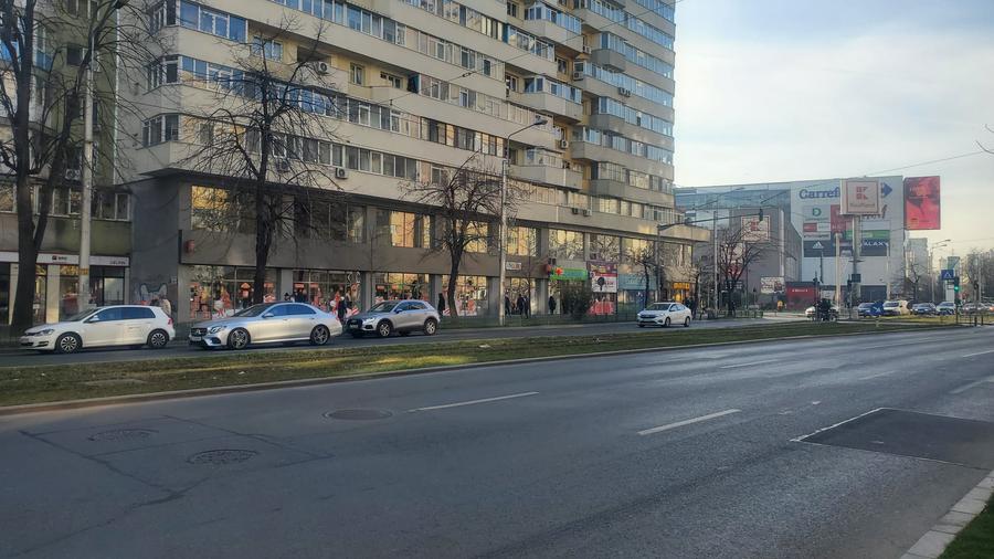 Pantelimon - Mega Mall - 45 mp - pret 1300 euro