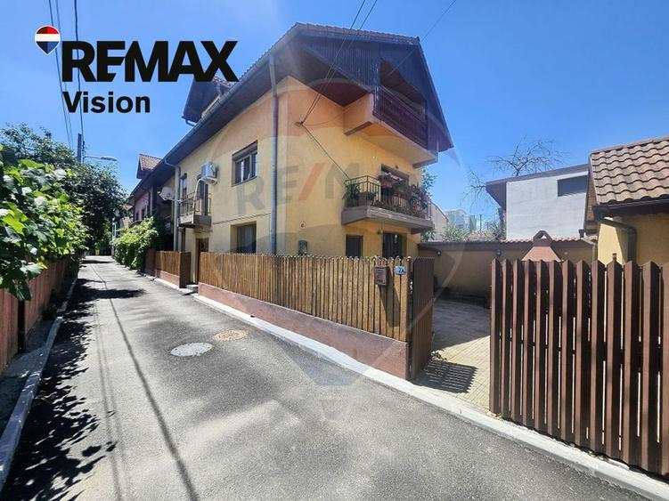 Oportunitate Unică în Centrul Craiovei Casă cu 5 Camere și Garaj