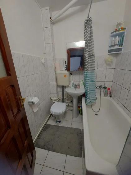 Garsonieră decomandată, mobilată în Podu Roș