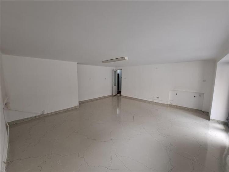 Spatiu comercial, D+P, 165 mp utili, situat in cartierul Plopilor!