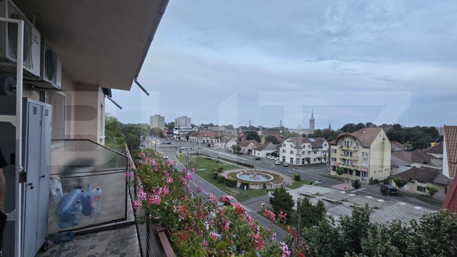 Apartament de vanzare, cu 3 camere, 66 mp, zona Burdea