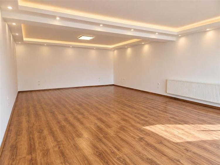 Spatiu birou in vila cu terasa si curte, Tractorul, Brasov