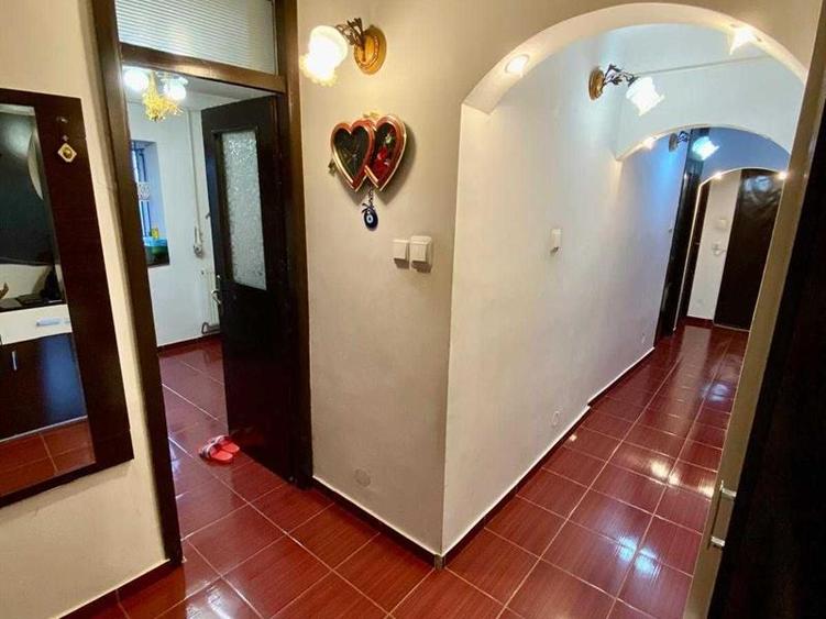 VAND Apartament cu 3 camere Zona Ciuperca