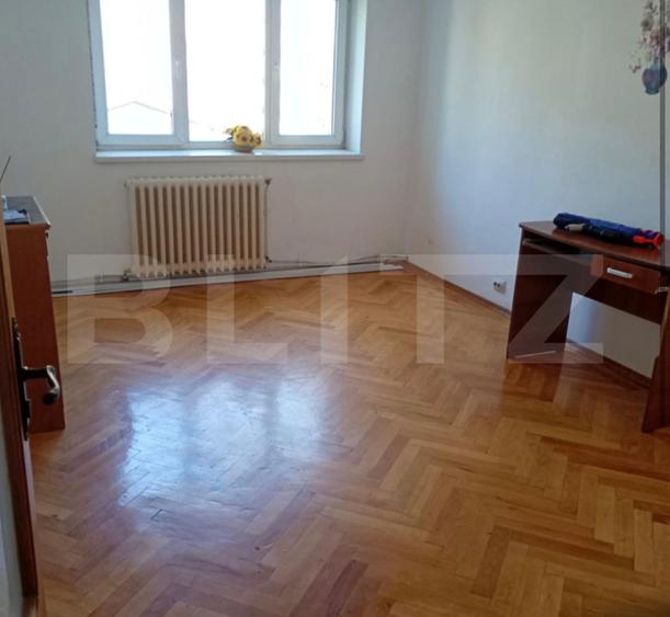 Apartament 3 camere, etaj 3, cartier George Enescu, Suceava