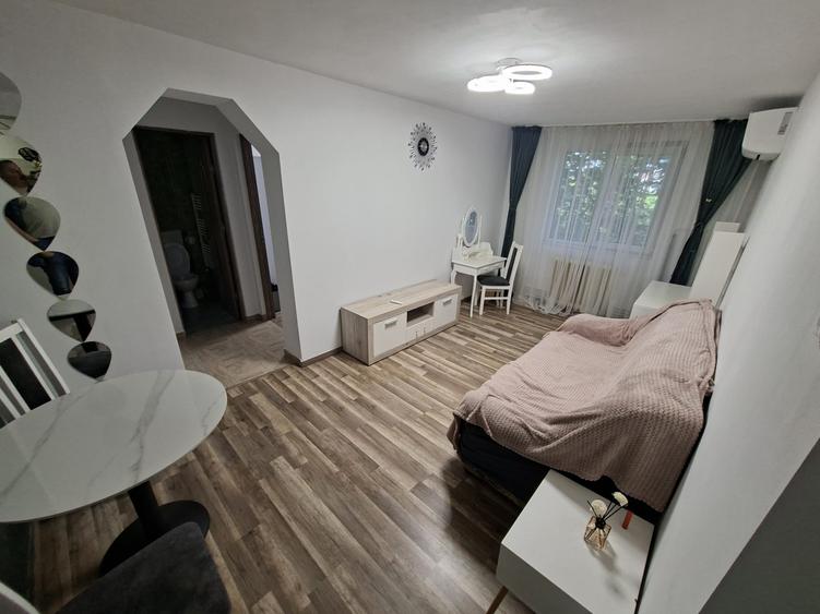 Apartament cu 2 camere, zona Podu Ros
