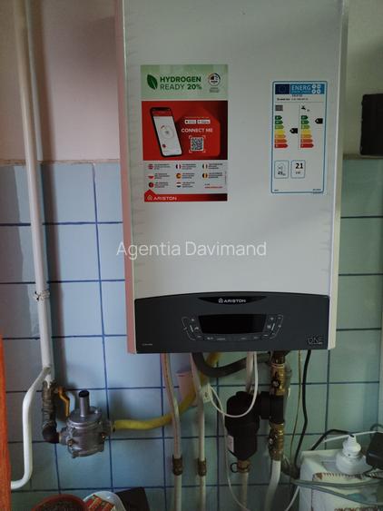 Apartament 3 camere , decomandat, zona Sud (Scoala 1-8), etajul 1/4. - 3