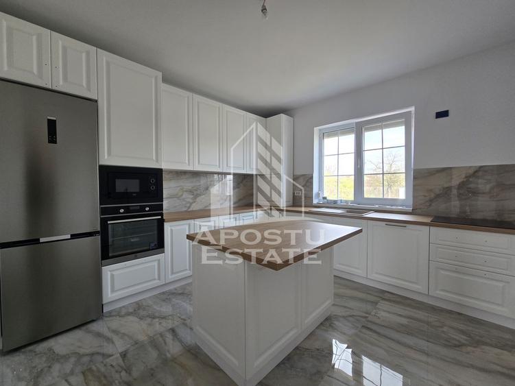 Jumatate de duplex de vanzare, modern, cu 4 camere si 2 bai, Sag, vatra satului