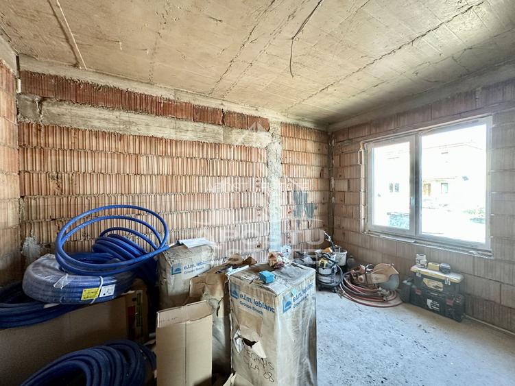 Jumatate de duplex cu 5 camere despartit prin garaj, 131 mp utili - 9