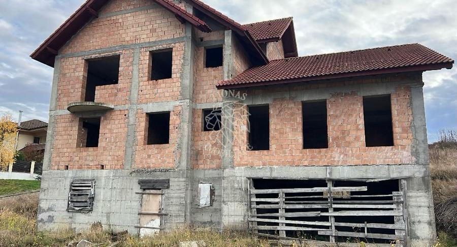 Casa 4 camere 340 mp-2 balcoane-teren 795 mp-Sigmir