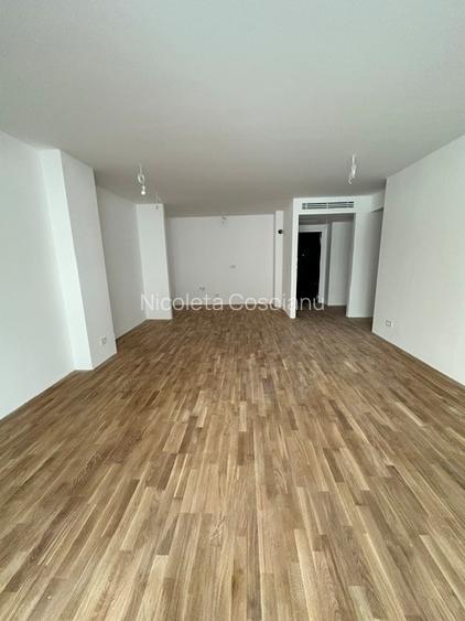 PROPIETAR apartament spatios 2 camere cu vedere deschisa catre piscina si Padure - 10
