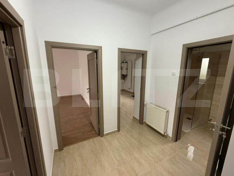 Spatiu central, 3 incaperi, 65 mp, prima închiriere – 21 Decembrie