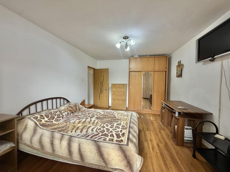 Apartament 1 camere, decomandat, etaj 3, zona Dambovita